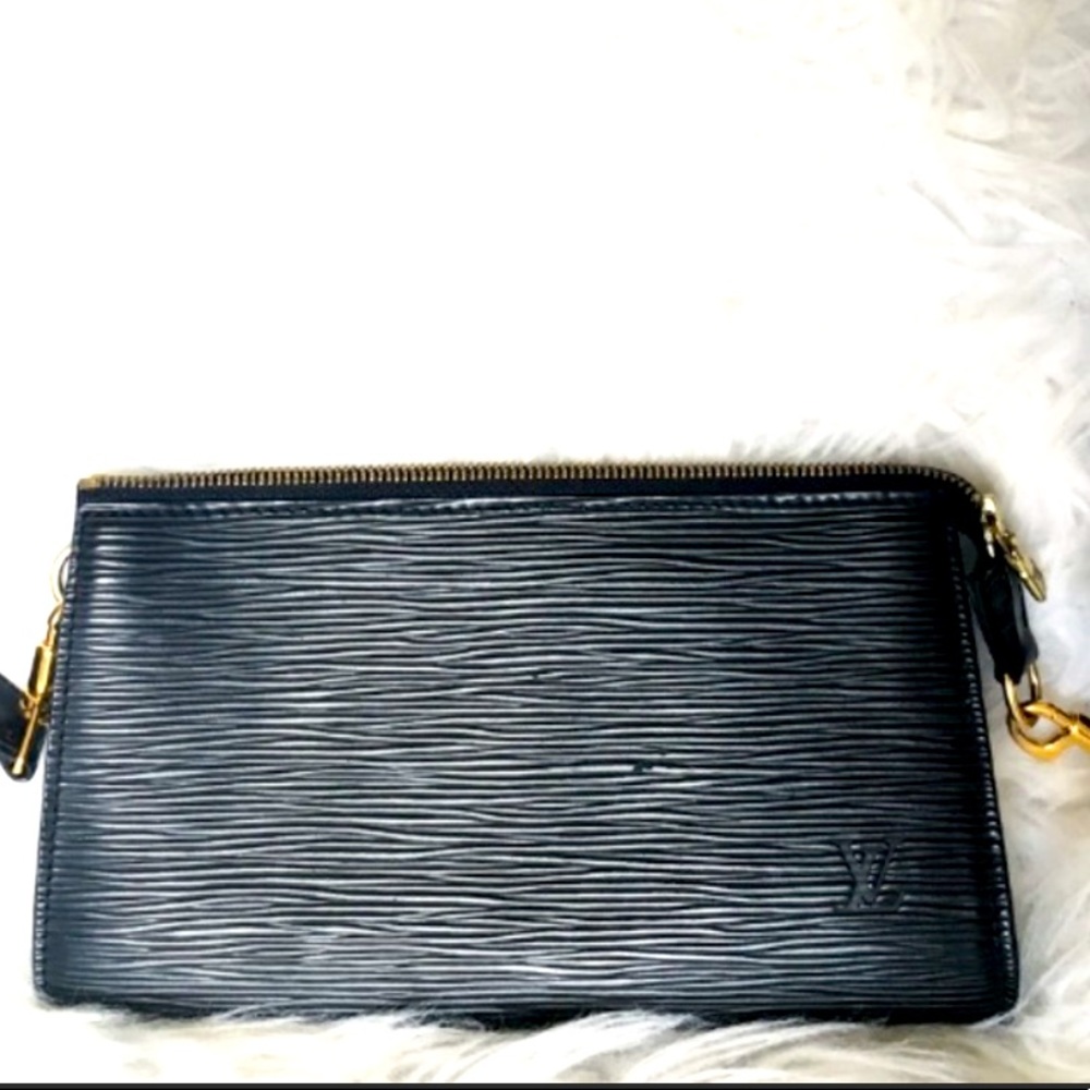 AUTHENTIC LOUIS VUITTON EPI BAG (SOLD)